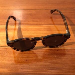 illesteva Women’s tortoise shell sunglasses